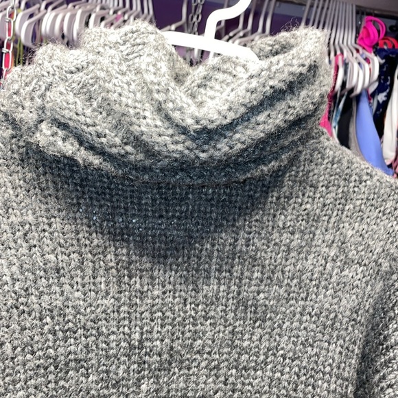Knit grey sweather mid sleeved turtle neck no size or brand looks home made - Picture 5 of 5
